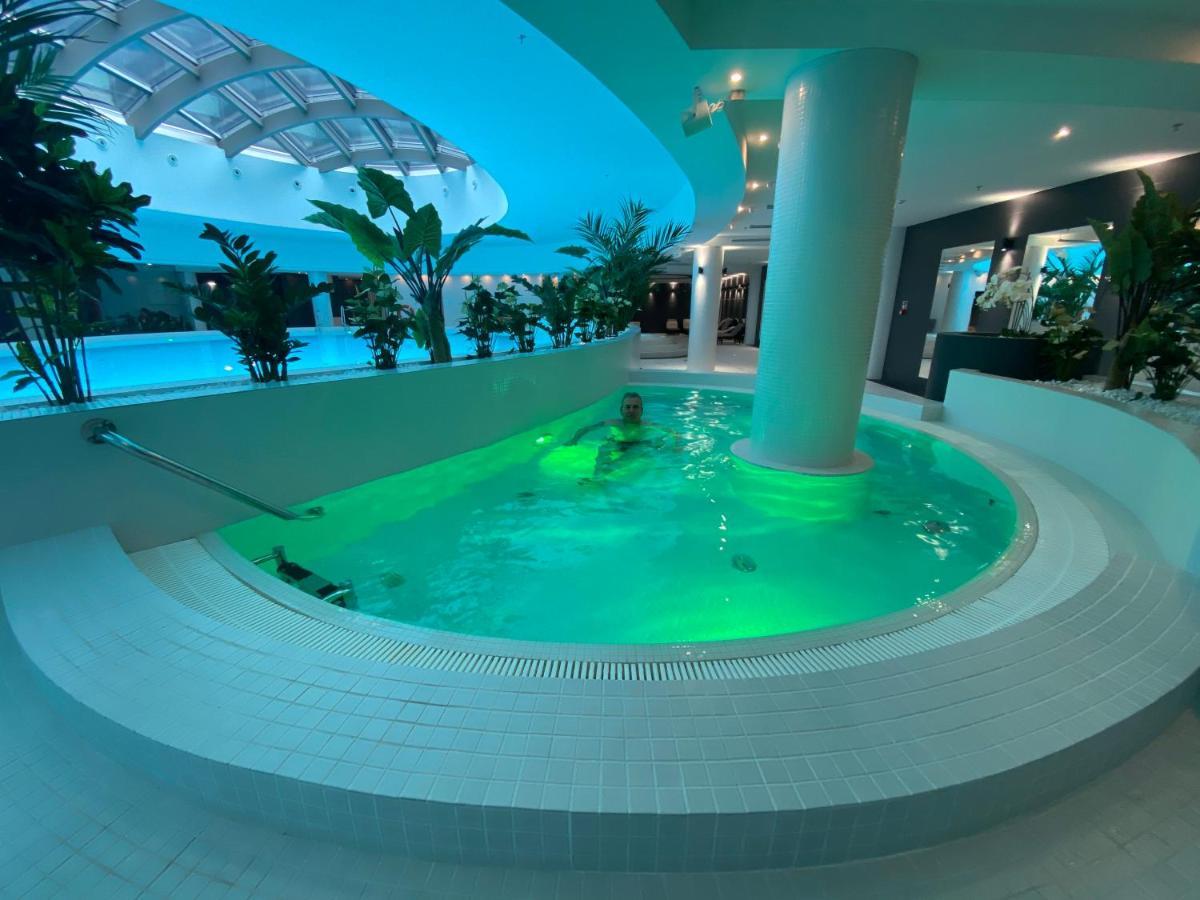 Hanza Tower High Floor Swimming Pool & Apartment *