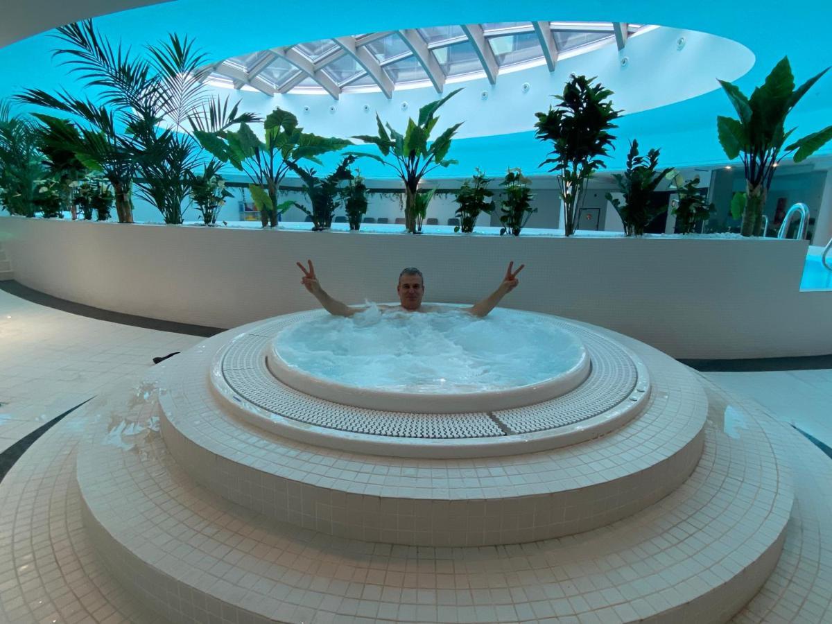 Apartment Hanza Tower High Floor Swimming Pool & *